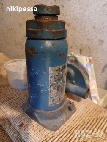 продавам хидравличен крик за автомобил, снимка 2 - Аксесоари и консумативи - 54018769