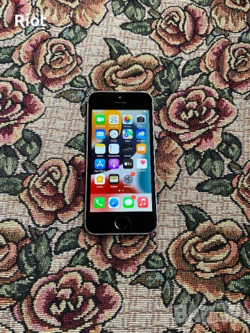 Продавам iPhone SE 2016