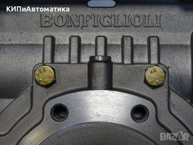 Червячен редуктор Bonfiglioli W86U23HSB3 gear reducer i=23 size-86, снимка 8 - Резервни части за машини - 54580436