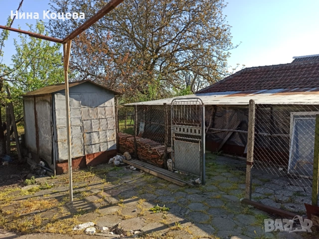 Продавам фамилна къща 🏡, снимка 10 - Къщи - 54329069