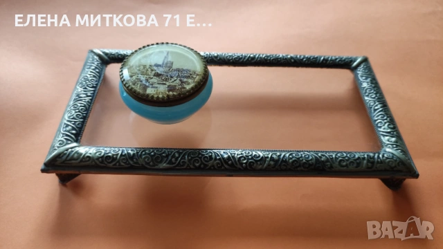 Старинна поставка на крачета и бижутерка