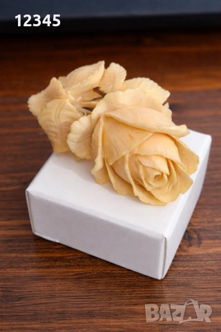 Стара красива релефна брошка от кост