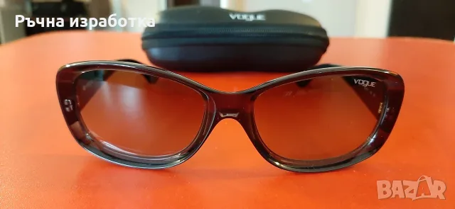 vogue като нови дамски слънчеви очила оригинал калъф  made in italy, снимка 11 - Слънчеви и диоптрични очила - 55501657