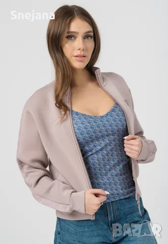 екип GUESS за 98€ от 150€, снимка 2 - Спортни екипи - 26016501