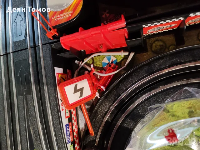 Портативна състезателна писта JJ Slot Racing Circuit , снимка 2 - Електрически играчки - 55390411