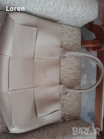 Като нова!*Bottega Veneta*Дамска чанта в бежов цвят, снимка 13 - Чанти - 51097738