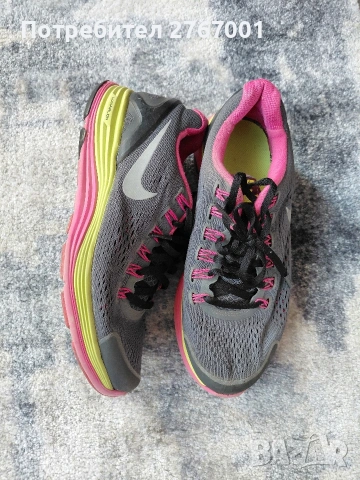 Дамски маратонки nike 37.5, снимка 2 - Маратонки - 54824581