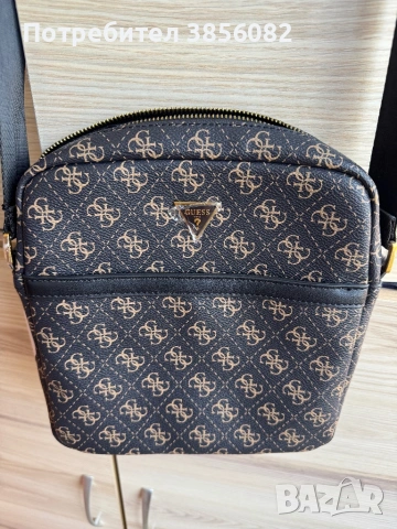 Продавам оригинално кожени мъжки чанти за през рамо – Calvin Klein и GUESS – чисто нови. , снимка 6 - Чанти - 54658541
