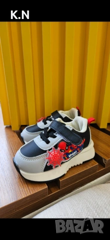 Детски маратонки , нови 