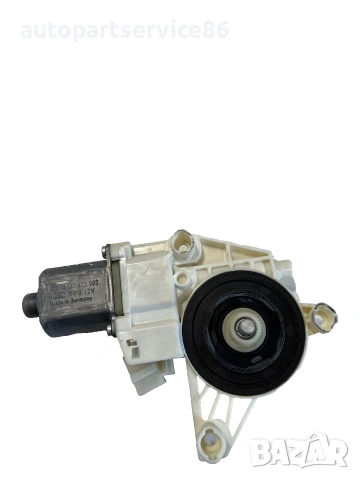Моторче за стъклоповдигач на предна дясна врата за Mercedes W212 2.2 CDI (2012) 0130822502