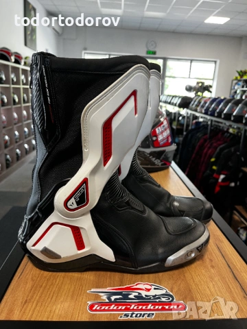 Mото ботуши DAINESE TORQUE D1 OUT 43,всички протектори,подвижна става 264.04 лв. / 135 €, снимка 2 - Аксесоари и консумативи - 54577756