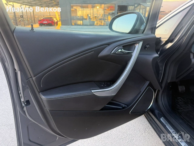 Opel Astra Sport tourer , снимка 8 - Автомобили и джипове - 55041296
