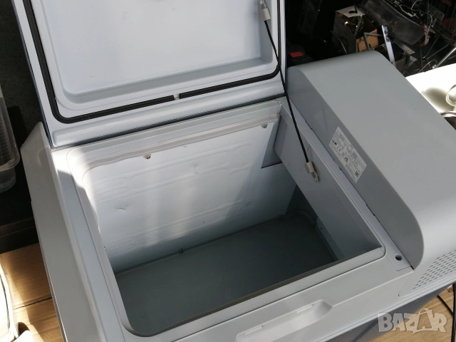 MOBICOOL 38L мобилен хладилник на 12V и 220V, снимка 6 - Хладилни чанти - 54602547