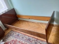 Продавам 2  броя  единични  легла, снимка 1