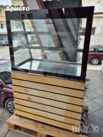 Сладкарска хладилна витрина