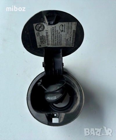 Вратичка капак резервоар VW Passat B6, снимка 2 - Части - 54389685