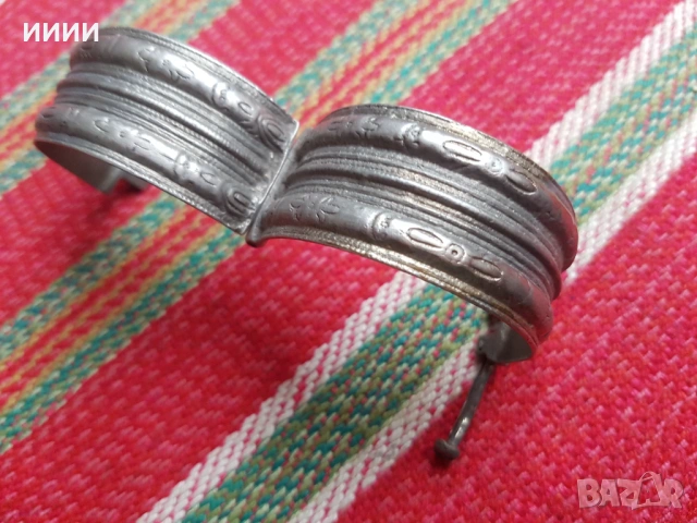 Сребърна гривна възрожденска , снимка 2 - Антикварни и старинни предмети - 54305955