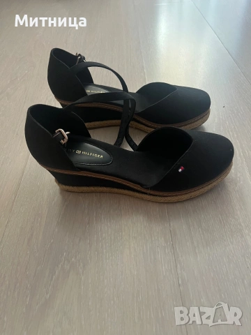 Обувки TOMMY HILFIGER, снимка 2 - Дамски ежедневни обувки - 54989063