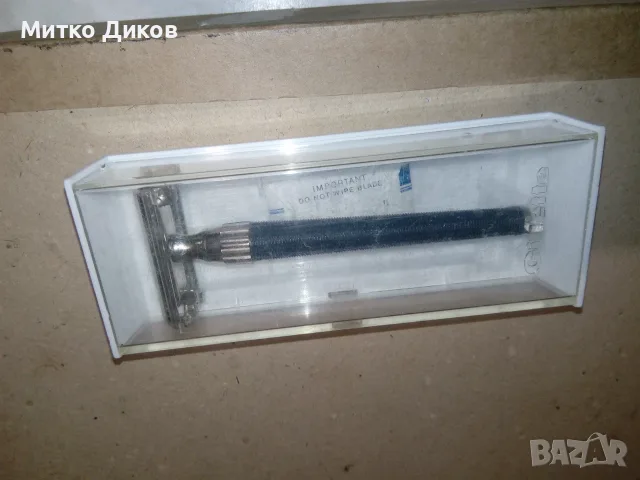 Gillette  отлична винтидж самобръсначка с две ножчета  Astor нови и кутия оригинал