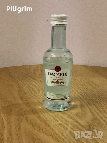 Миниатюрна бутилка бял ром «Bacardi Superior», 50 мл, Пуерто-Рико.