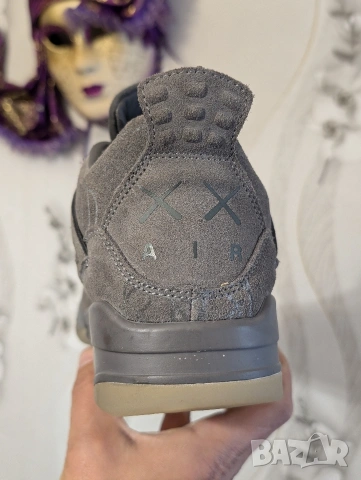 лимитирани Air Jordan 4 Retro x KAWS номер 43 ,5-44 оригинални маратонки , снимка 13 - Маратонки - 53728324