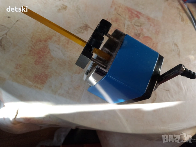 Острилка за моливи, снимка 3 - Ученически пособия, канцеларски материали - 54006288