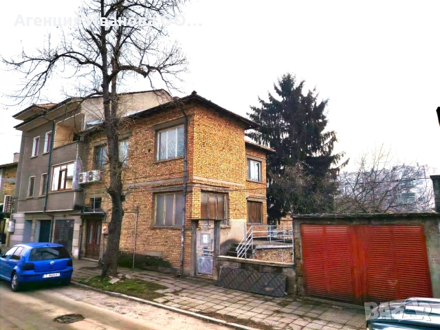 Етаж с двор и самостоятелен вход на главен булевард в гр.Попово 