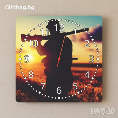 Дървен стенен часовник „Ловeц“, снимка 2 - Стенни часовници - 54059398