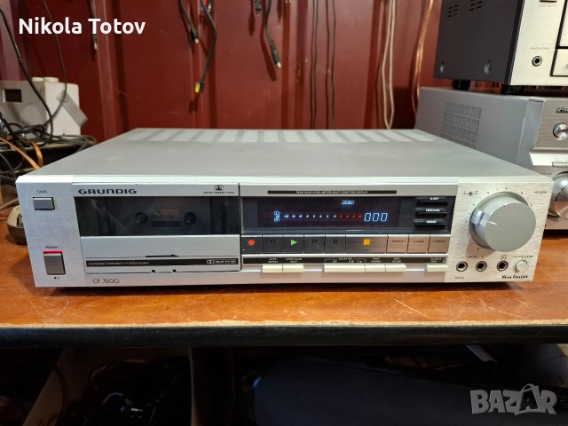 Продава се триглав дек Grundig CF7500. 