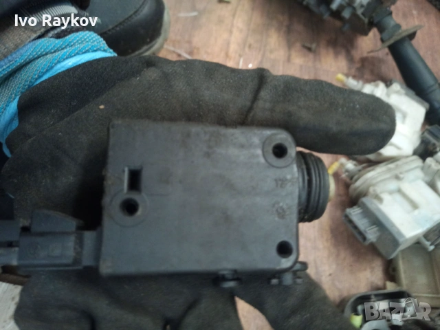 OPEL Zafira A ,Заключване на капака на резервоара за гориво 1101215,605420 28556910, снимка 4 - Части - 50254372