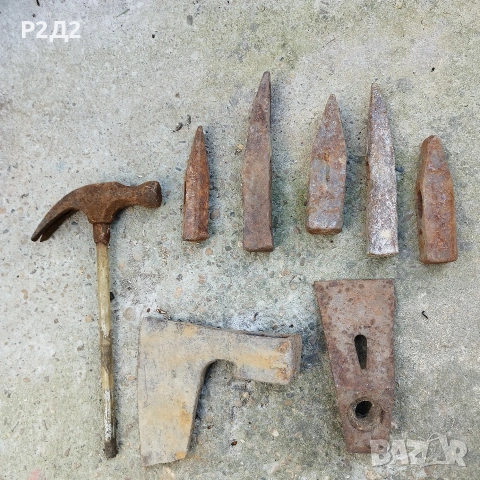 Стара брадва тесла и чукове