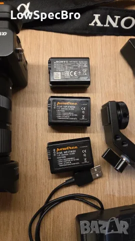 Пълен сет: Sony a6400 (Само 3822 кадъра!) + Sigma 18-50mm f/2.8 + Аксесоари, снимка 6 - Фотоапарати - 55418554