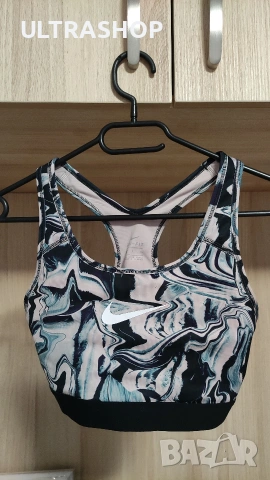 Дамски топ в отлично състояние Nike size S, снимка 2 - Корсети, бюстиета, топове - 55154650