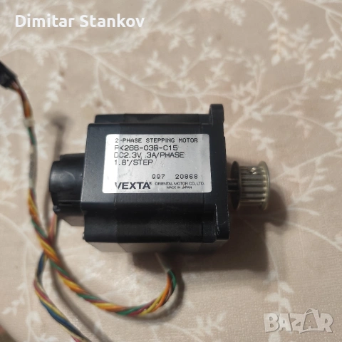 2-фазен стъпков двигател Vexta, модел PK266-03B-C15, произведен от Oriental Motor.