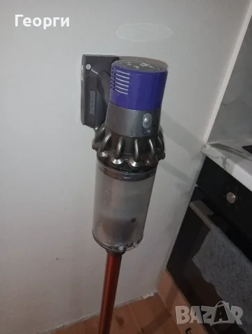 Отлична Dyson V10 безжична прахосмукачка с нова батерия и аксесоари, снимка 2 - Прахосмукачки - 55414189