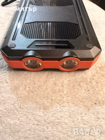 Нова соларна Power Bank батерия 8000 mAh с LED фенер, компас и 2 USB изхода, снимка 2 - Друга електроника - 54584634