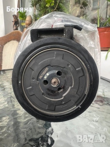 Ролка за компресор климатик Mercedes W203 2.2 CDI – Нова, снимка 3 - Части - 54736692