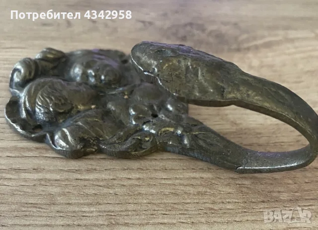 Антична JUGENDSTIL месингова кука„ЦЕЛУВАЩА СЕ ДВОЙКА“. (1900-1920 г.), снимка 5 - Други ценни предмети - 55649363