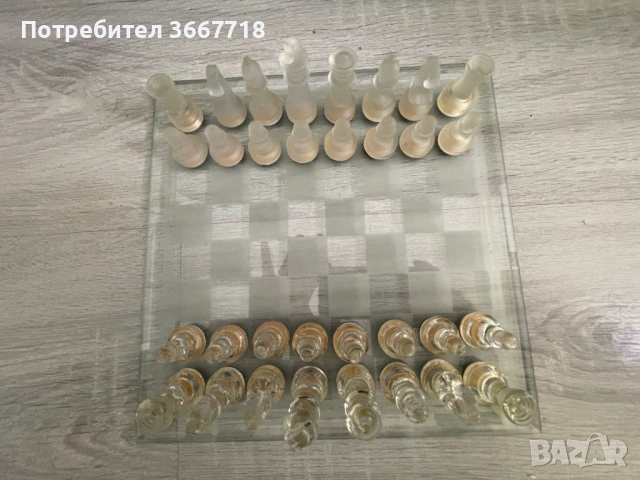 Неупотребяван стъклен шах, снимка 2 - Шах и табла - 54390232