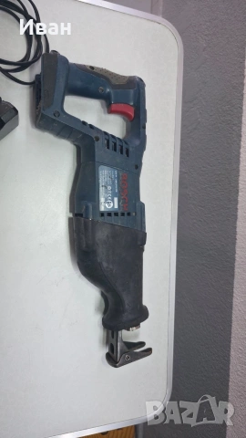 Саблен трион Bosch GSA 18 Li с батерия 4ah и зарядно, снимка 3 - Триони и циркуляри - 55248215