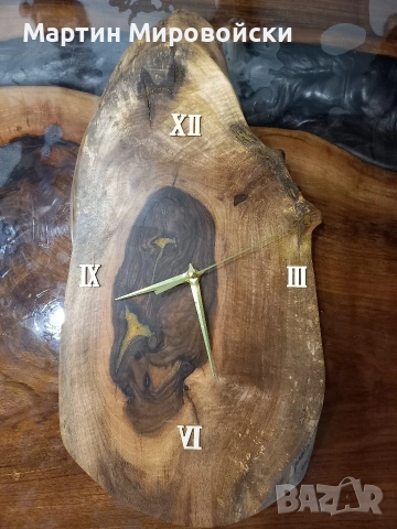 Стенен часовник от Орех и смола