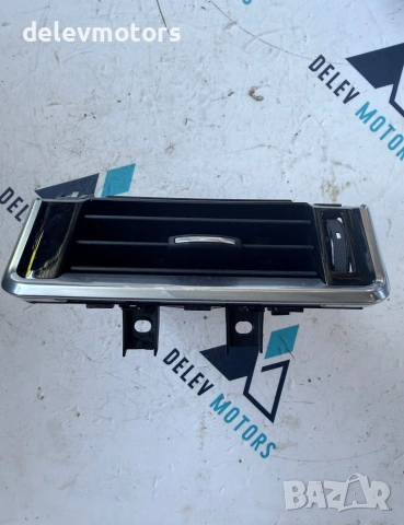 j8a2-018b09-ad решетка въздуховод за парно дясна от Land Rover Range Rover Velar (L560) 3.0 D 