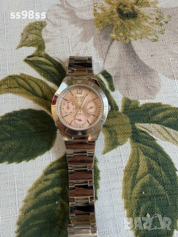 Дамски часовник Casio нов