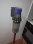 Отлична Dyson V10 безжична прахосмукачка с нова батерия и аксесоари, снимка 2