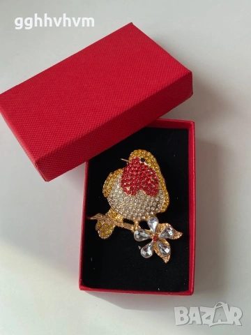 Брошка с подаръчна кутия