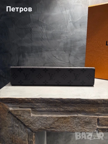 100% ОРИГИНАЛЕН Louis Vuitton Clutch Voyage MM + бележки и кутия, снимка 8 - Чанти - 54045199