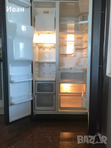 Хладилникът Samsung RSH1KLBG, снимка 2 - Хладилници - 54822403