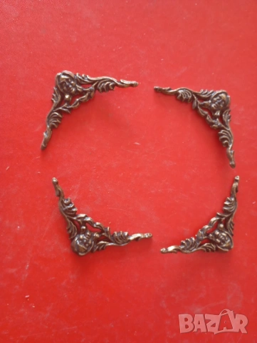 Комплект четери стари апликации,обкова