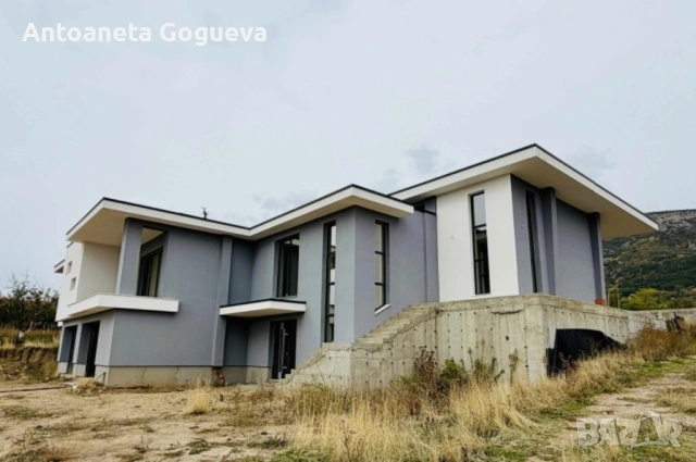 Модерна просторна къща, снимка 3 - Къщи - 54808084