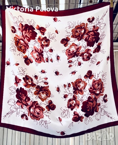     Копринен шал Silk Mark Japan – винени рози на бял фон, снимка 3 - Шалове - 54810602